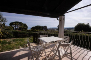 N110 - Numana, villa con giardino e vista mare